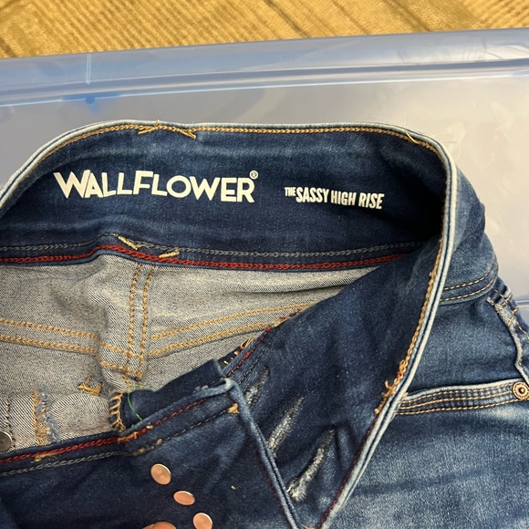 Wallflower Sassy High Rise Jeans - Picture 2 of 5